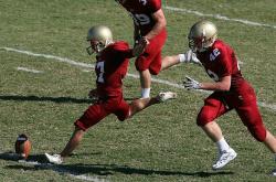 夺冠引发热议！杜兰特在独行侠比赛中出色发挥全场沸腾不已